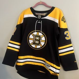 bruins bergeron jersey youth large/xl probs could fit a woman’s small//medium